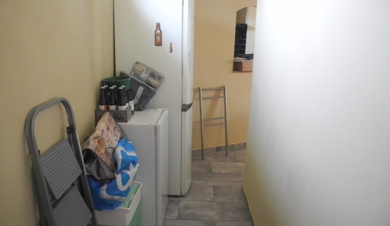 0B618D52-CC3A-4C8B-86EF-D552BDA0DD57